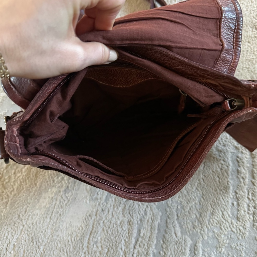Old Trend Brown cognac leather crossbody bag tooled embossed Meadow Wind bag new - Picture 9 of 12